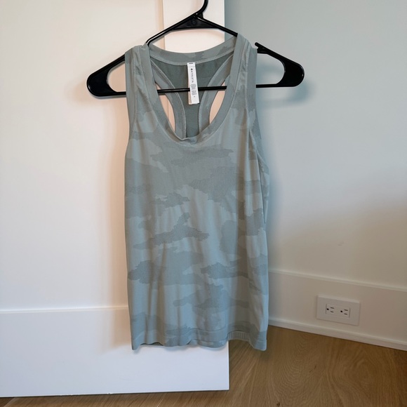 Athleta Camo Light Green Tank Top Medium - Picture 1 of 3